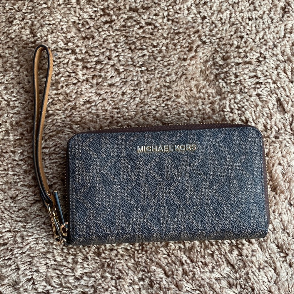 Brand new Michael Kors wristlet